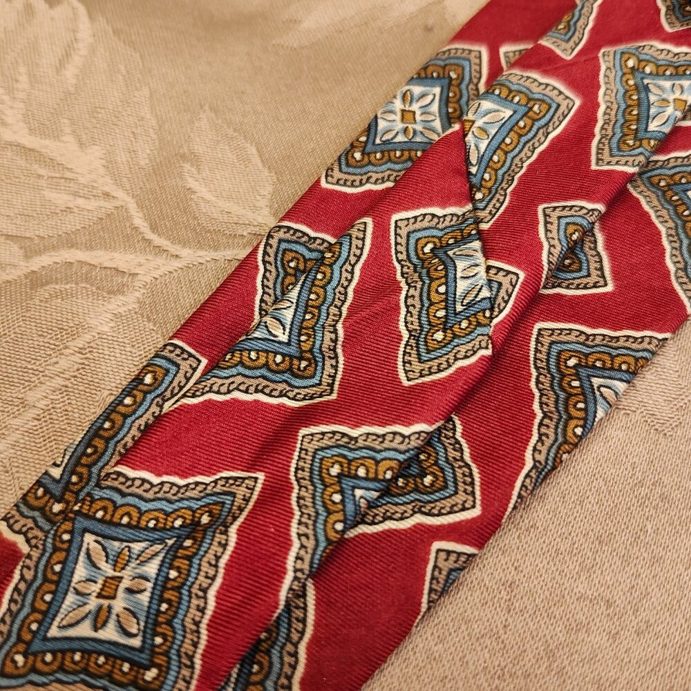 Regiments Ltd. Red Diamond Patterned Silk Tie, Excellent Used Condition! (EUC) - Picture 6 of 6